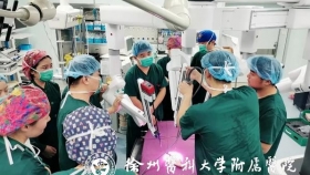 微创手术新时代丨徐州首台达芬奇机器人在徐医附院安装并顺利实施首例手术