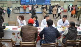 用实际行动传递“红丝带”的温暖——我院开展“世界艾滋病日”宣传防控活动