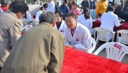 我院专家在第十三届读者节暨徐州市健康节上广受欢迎