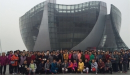 院离退办组织“乐享金秋，健康行走”环云龙湖健身走活动