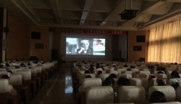 观看《医疗机构从业人员行为规范》宣传教育片