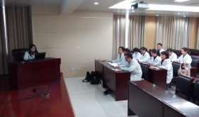 “擦亮窗口创文明，用心服务树行风”——财务处开展“文明礼貌服务月”活动