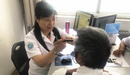 争分夺秒！74岁视网膜动脉栓塞患者重见光明