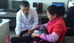 徐医附院援疆专家携手骨科脊柱外科专业组为奎屯市民送福音