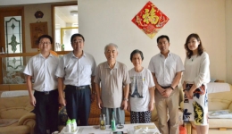 薪火相传 德荫后世——医师节前夕，我院领导看望慰问老医师