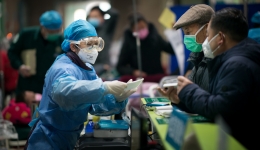 抗击肺炎疫情，我们都是英雄！