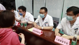 为群众办实事 | 我院儿科举行“六一国际儿童节”大型义诊