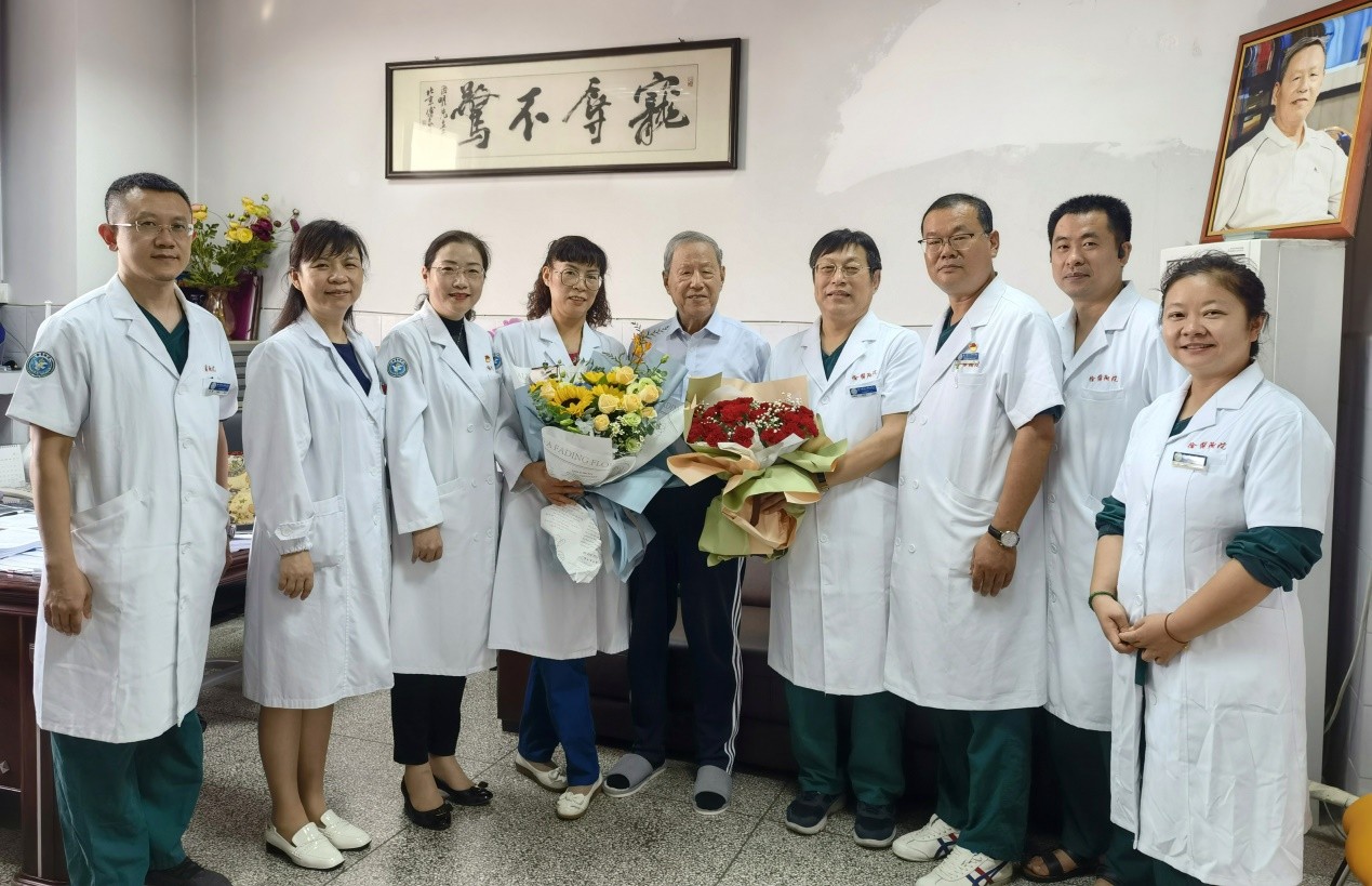 长大后我就成了你王志萍副院长带队慰问曾因明教授