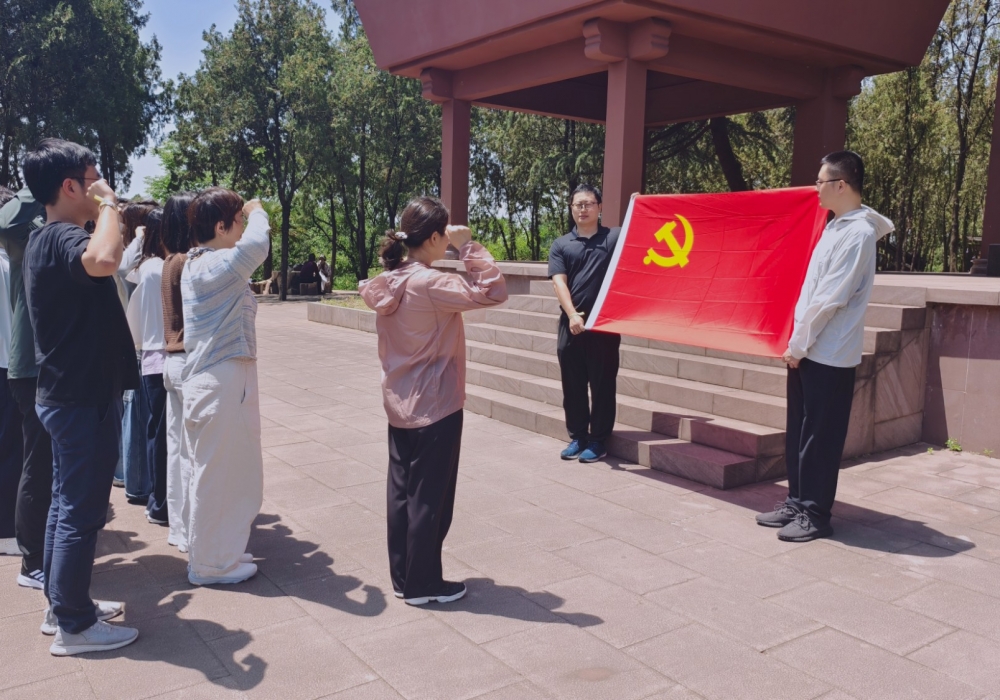 党建铸魂引领新范式 智慧赋能药学新征程 ——麻醉与医技党总支三支部开展主题党日活动