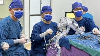颅底肿瘤外科团队完成一例高难度经鼻神经内镜微创手术