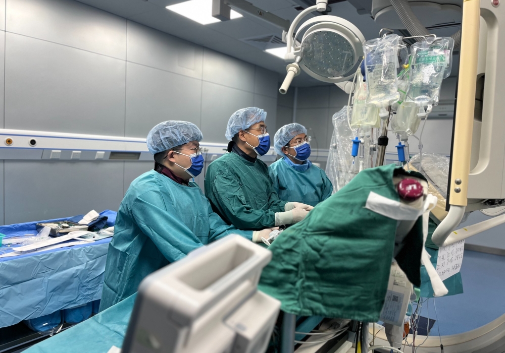 心内科TAVR+PCI一站式手术连续救治高龄危重患者