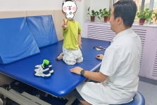 儿科儿童康复团队助力重度颅脑损伤患儿康复